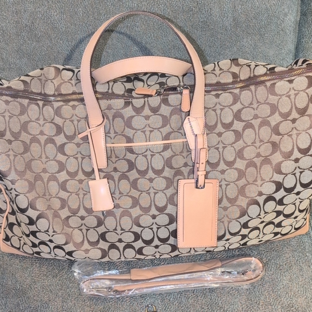 NWOT New Without Tags. Coach Beige and Tan Signature Canvas Bag